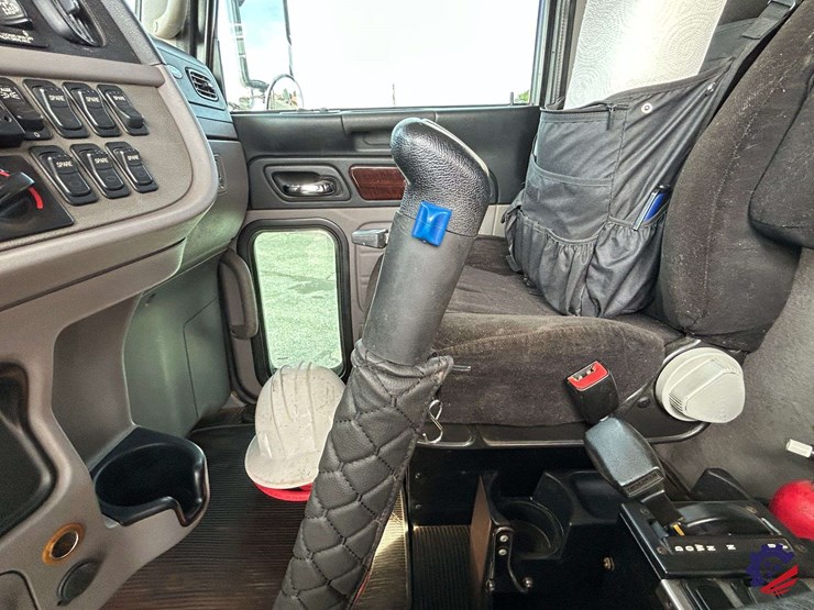 2016-peterbilt-367-image-82