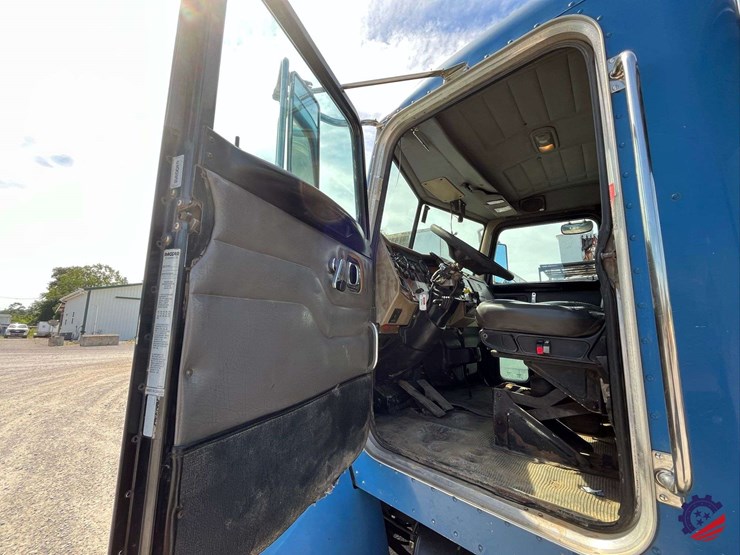 2008-peterbilt-340-image-70