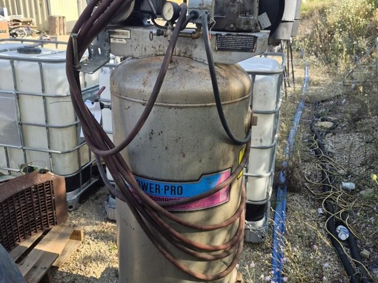 campbell/hausfeld-standing-air-compressor-image-2
