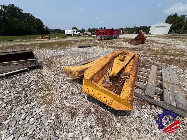 caterpillar-745-image-4