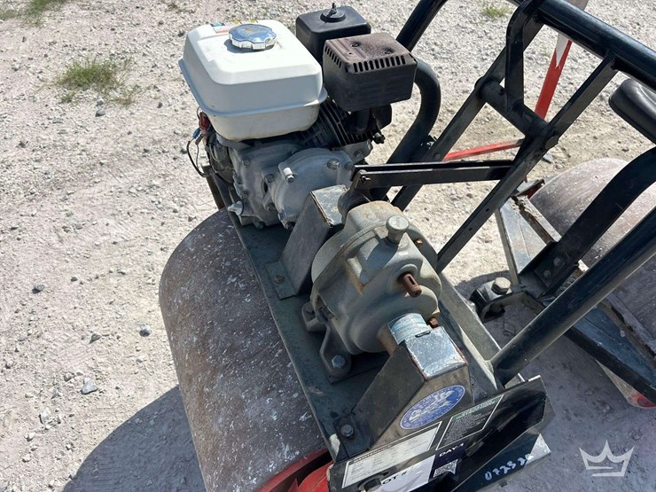 brouwer-ride-on-mini-tandem-turf-roller-image-7