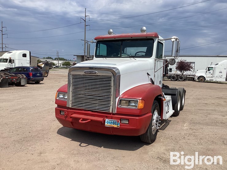 1999-freightliner-fld112-image-1