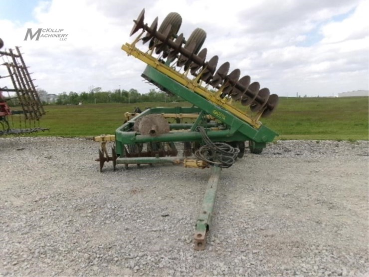john-deere-220-image-2
