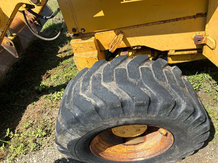 jd-410d-backhoe-image-16
