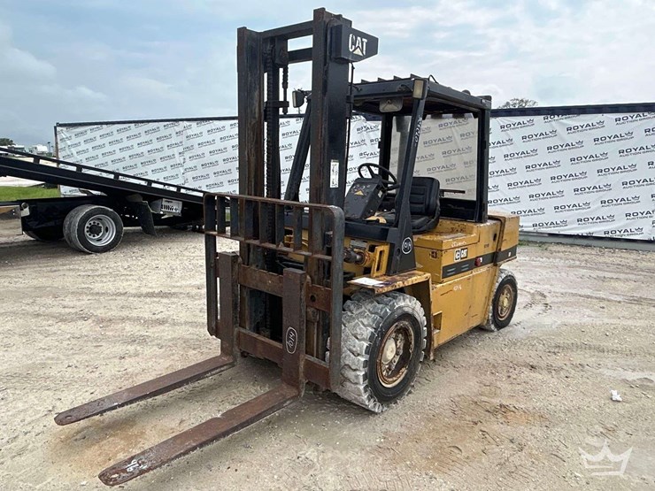 1992-caterpillar-vc110f-11,000lb-diesel-forklift-image-1