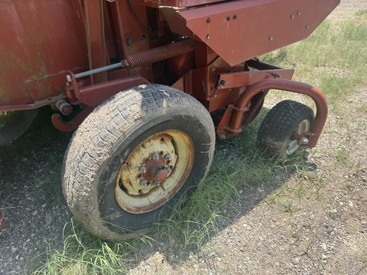 hesston-845-image-9