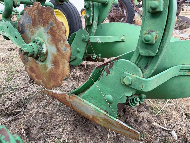 john-deere-pull-type-three-bottom-plow-image-15