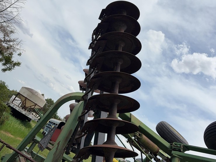 john-deere-235-image-17