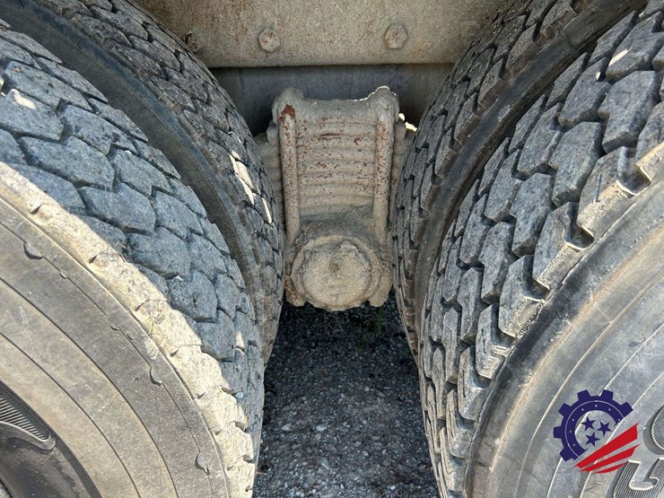 1997-mack-dm-concrete-mixer-truck-image-10