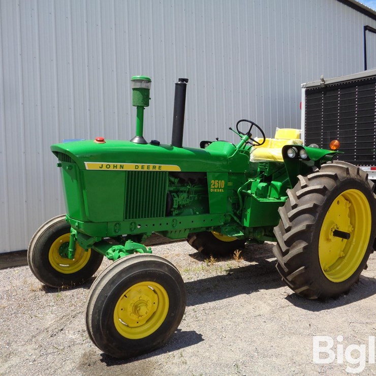 1967 JOHN DEERE 2510