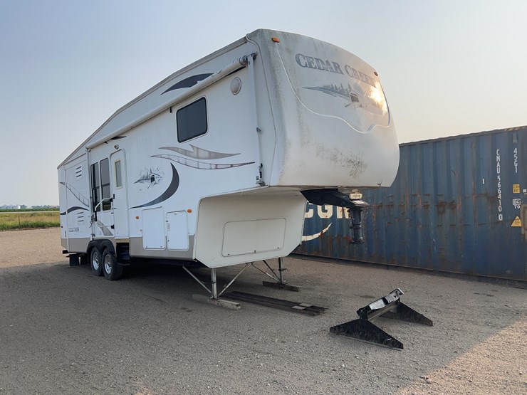 2006-cedar-creek-camper-image-3