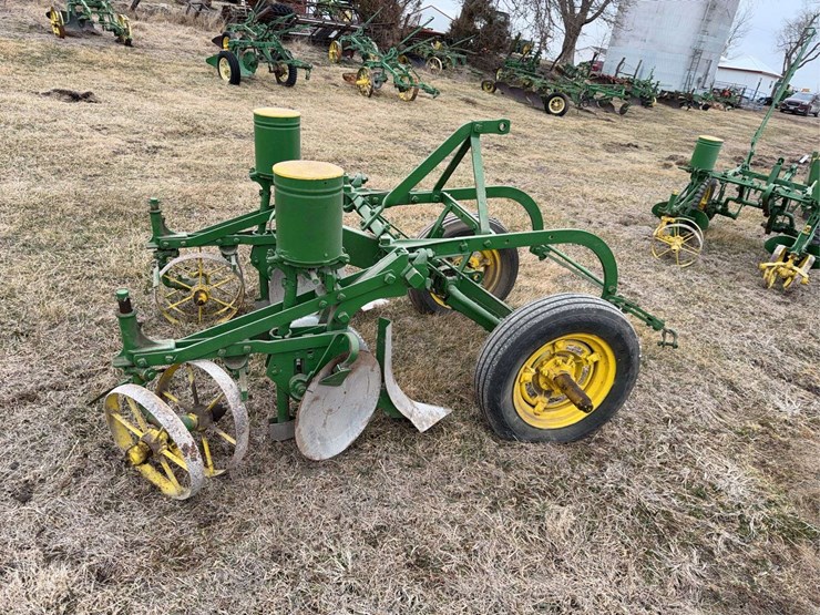 john-deere-two-row-pull-type-planter-image-8