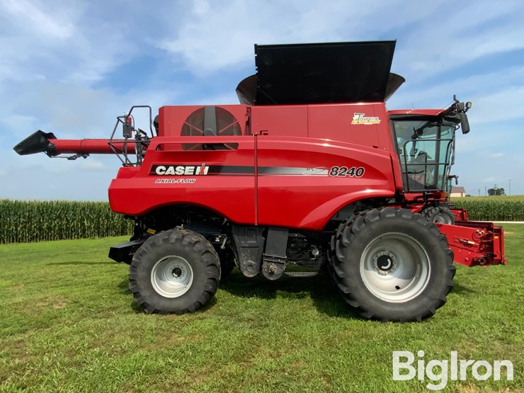 2017-case-ih-8240-image-4