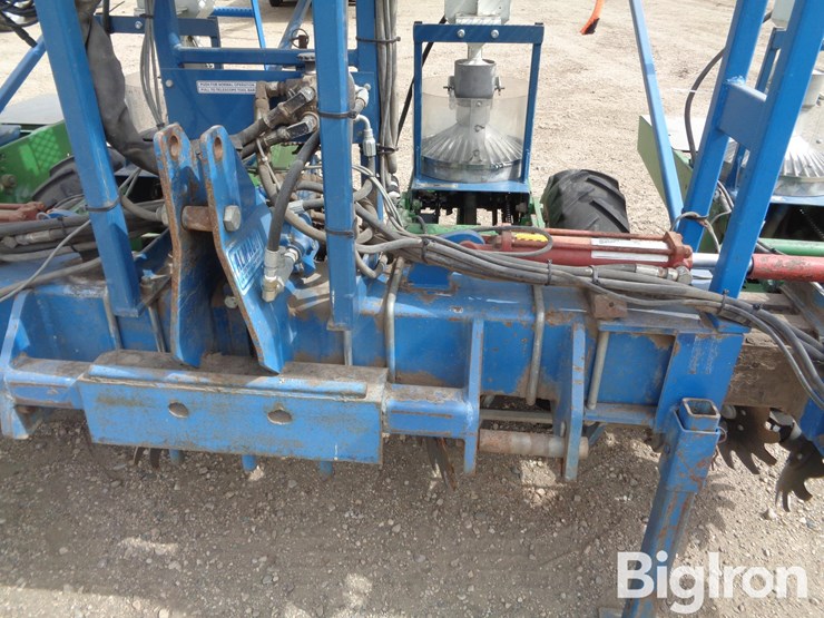 almaco-4r30-3-pt-research-planter-image-11
