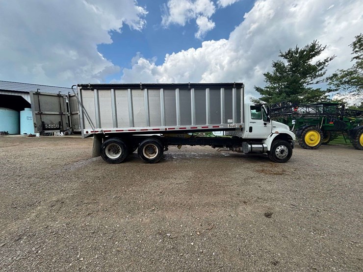 2011-international-durastar-4400-image-3