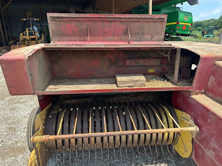new-holland-276-image-15