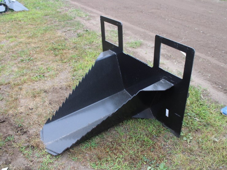 #7977-•-40-in-spade-bucket-image-1