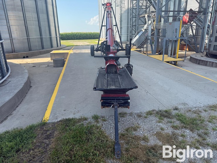 2022-universal-industries-1537-field-loader-self-propel-belt-conveyor-image-2