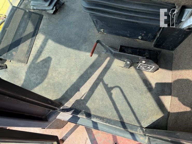 new-holland-2450-image-11