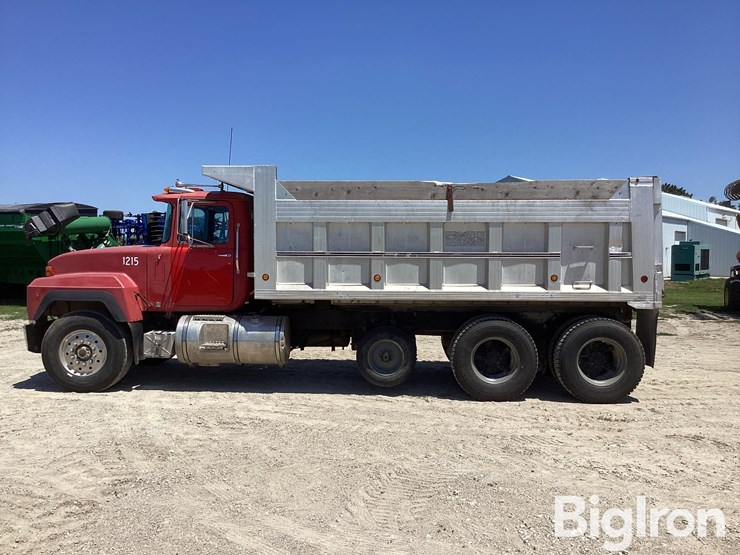 1992-mack-rd690s-image-8