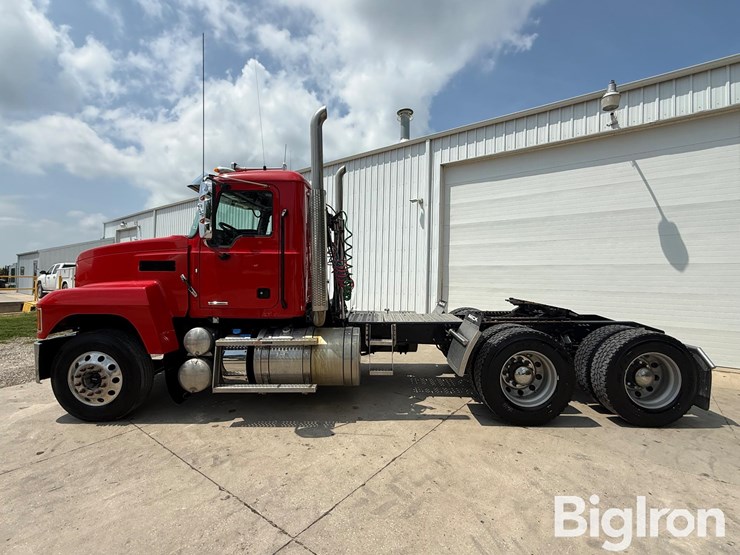 2023-mack-pinnacle-64t-image-8