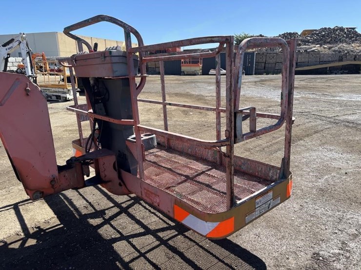2003-jlg-600a-image-13