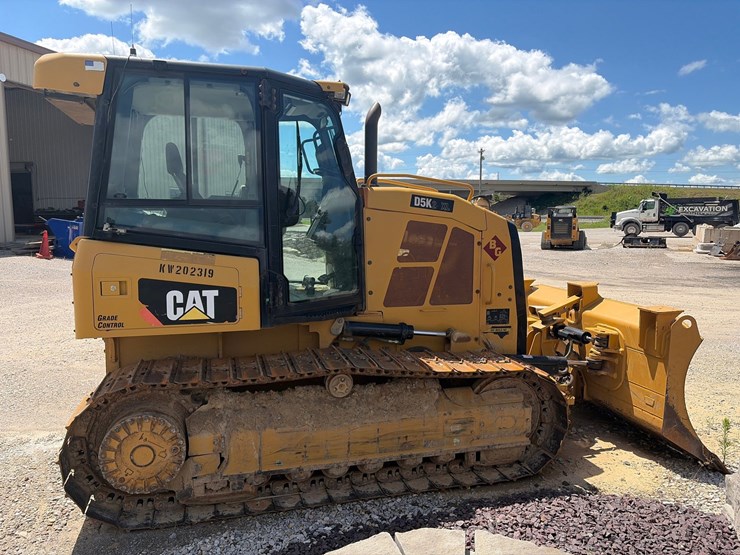 2016-caterpillar-d5k2-xl-image-5