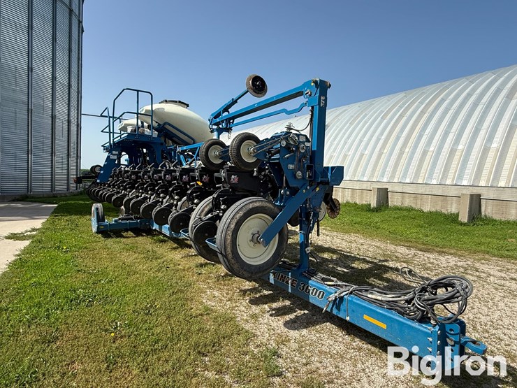 2013-kinze-3600-image-3