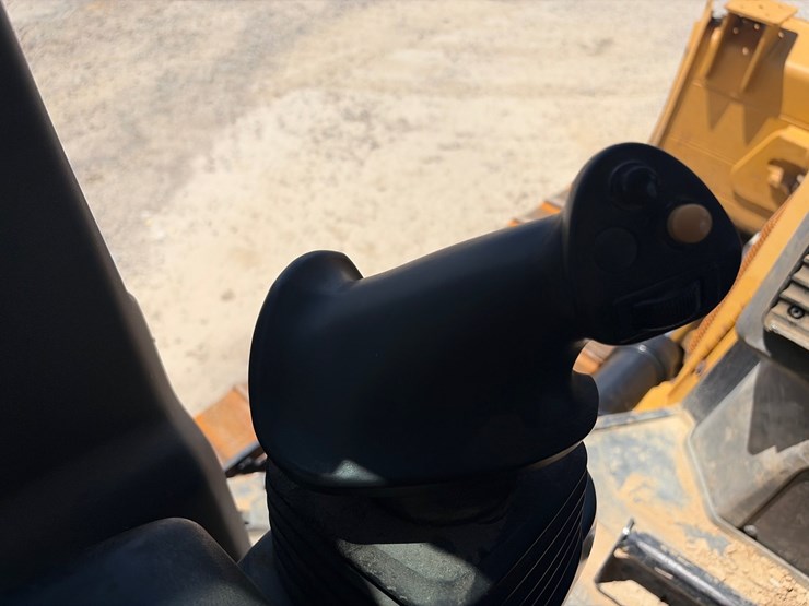 2016-caterpillar-d5k2-xl-image-19