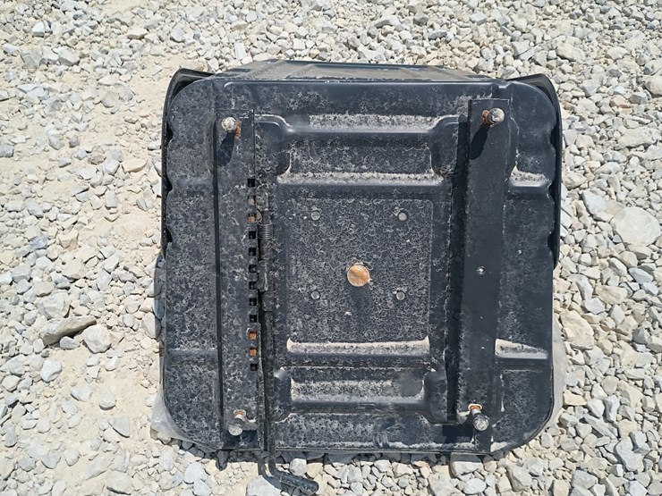 #l63-023-•-mini-equipment-seat-image-5