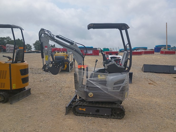 #l73-053-•-2026-ats-me18-mini-excavator-image-1