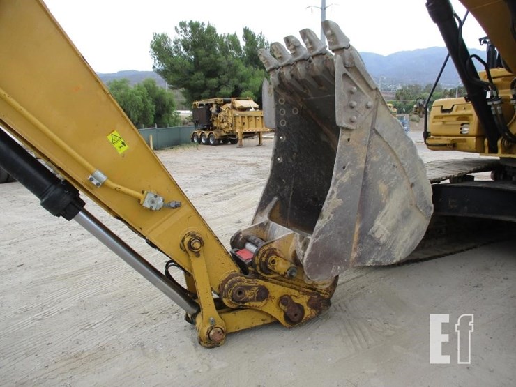2015-caterpillar-336fl-image-15