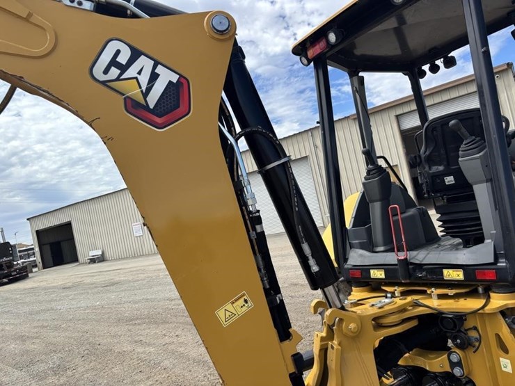 2022-caterpillar-430-image-23