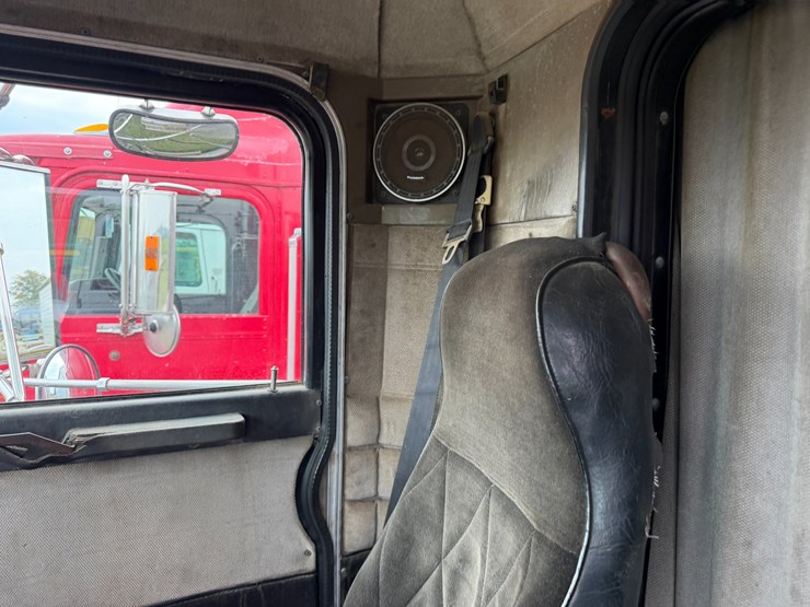 1989-peterbilt-379-image-78