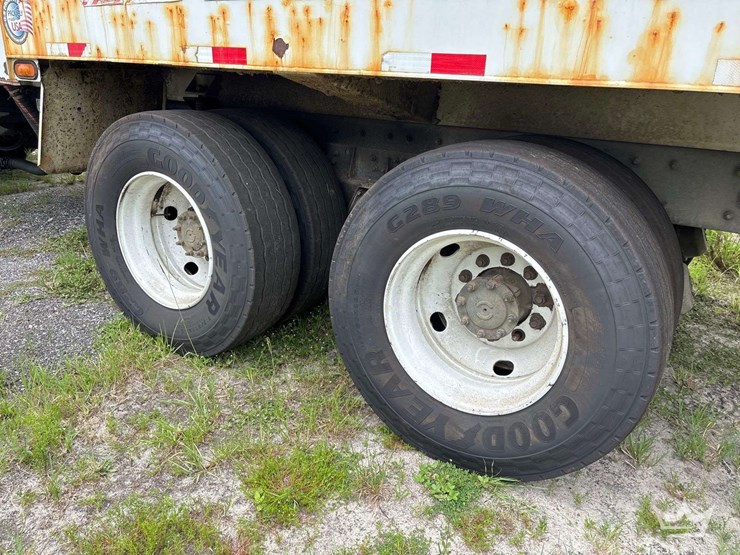 2019-freightliner-m2-106-image-47
