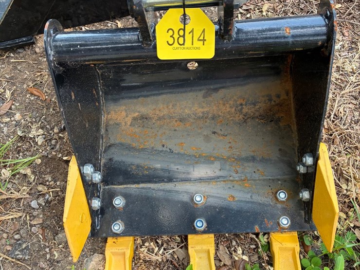 #3814-•-mini-excavator-bucket-image-1