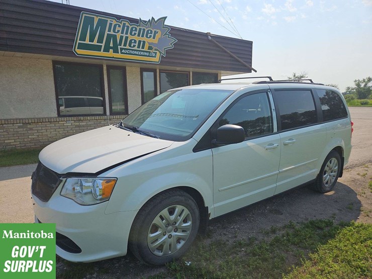 2013-dodge-grand-caravan-sxt-image-1