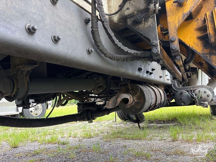 2019-freightliner-m2-106-image-41