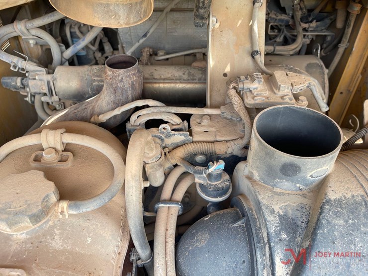 2020-deere-331g-image-11