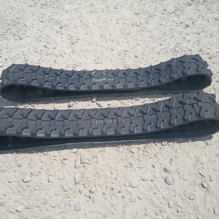 #L63-053 • Mini Rubber Tracks