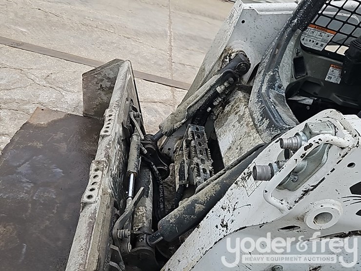 2023-bobcat-t740-image-15