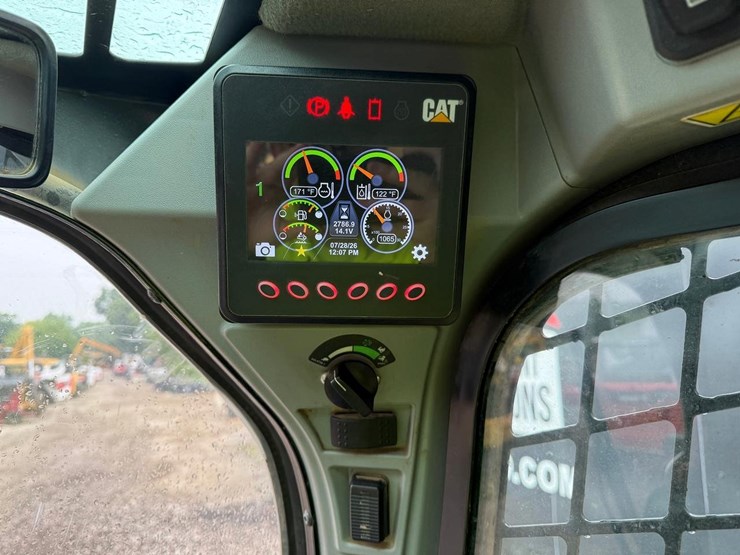 2020-caterpillar-299d3-image-22