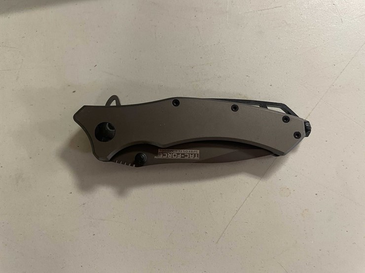 #10819-•-tactical-drop-point-serrated-lock-back-knife-image-6