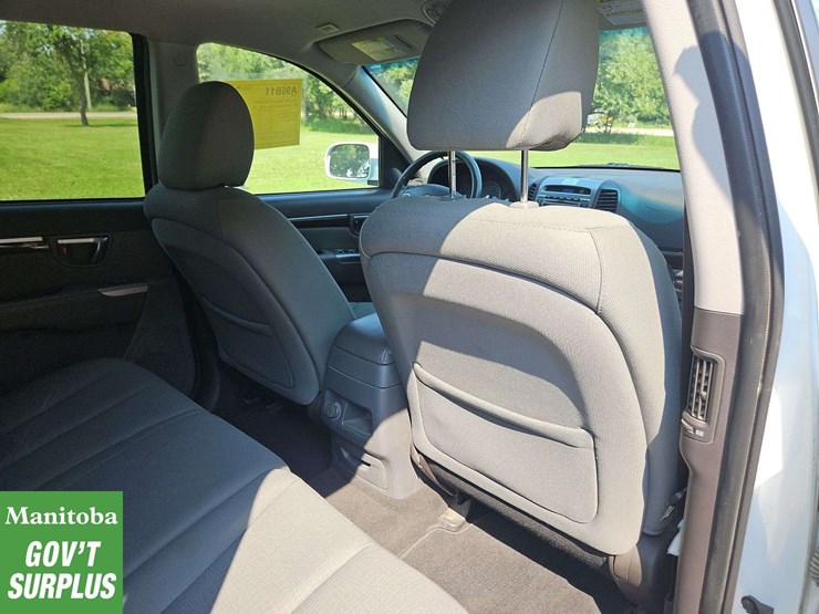2011-hyundai-santa-fe-image-26