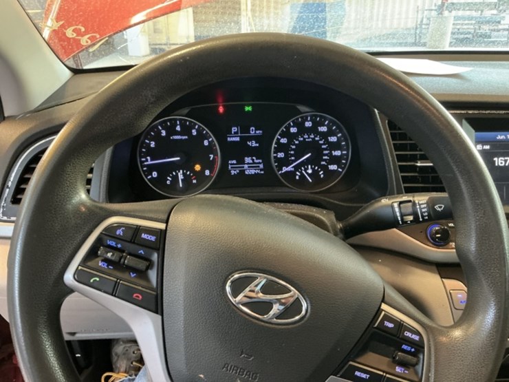 2017-hyundai-elantra-sdn-image-16