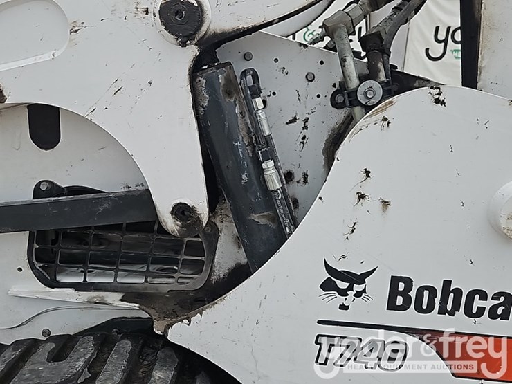 2023-bobcat-t740-image-18