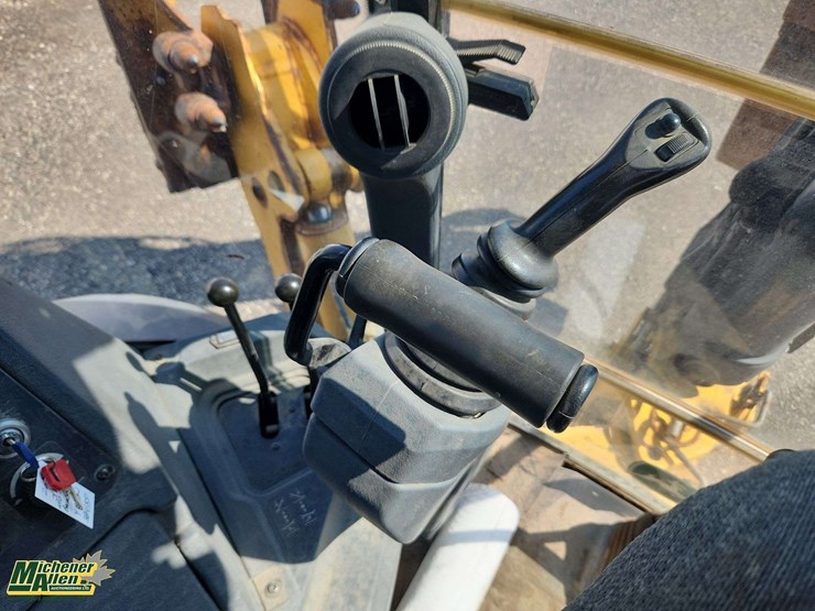deere-410l-image-25