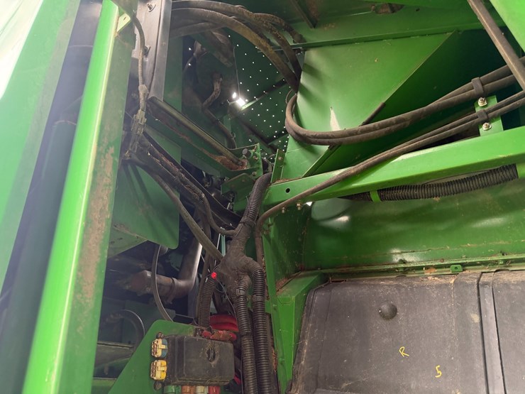 2011-john-deere-9770-sts-image-77