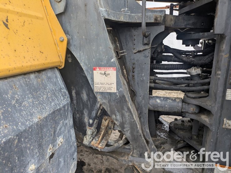 2015-komatsu-wa500-7-image-12