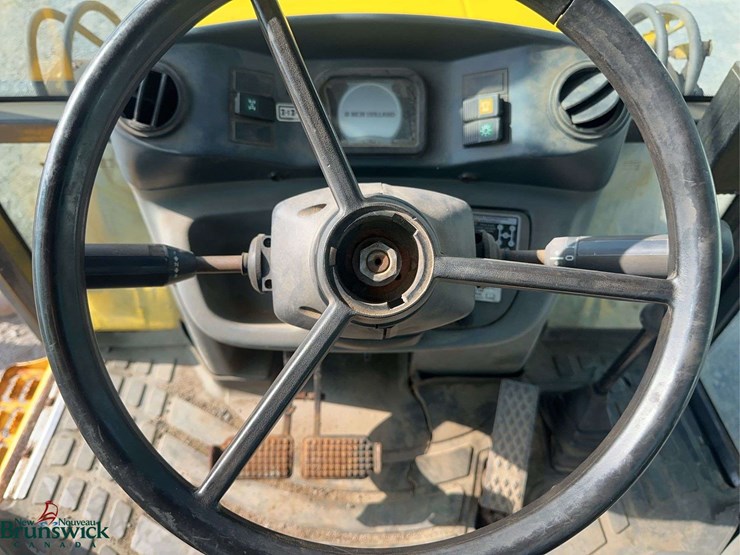 new-holland-b95b-image-29